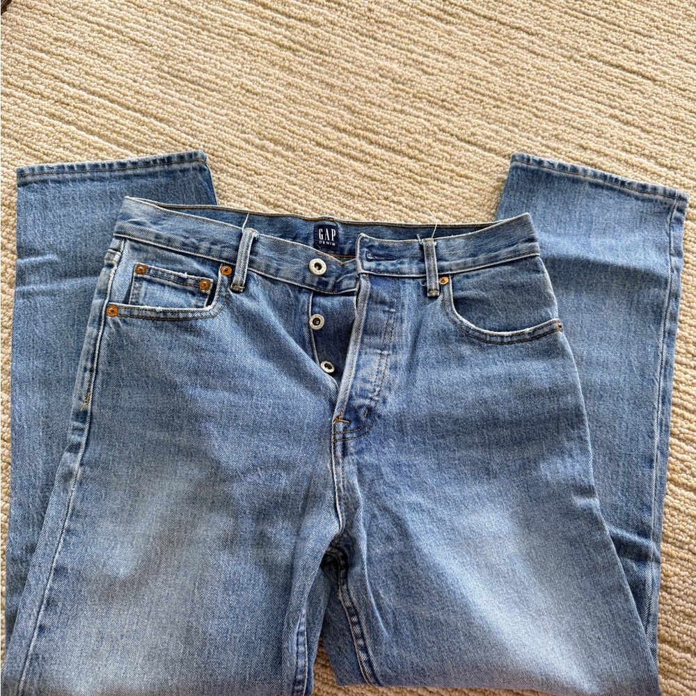 GAP Men's Medium Wash Straight-Leg Jeans